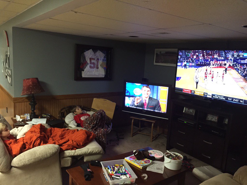 mitchdlefeld's tweet image. The boys and I enjoying the @NCAA tourney #2tv #wisky #FightingIrish #Cavaliers #cyclONEnation