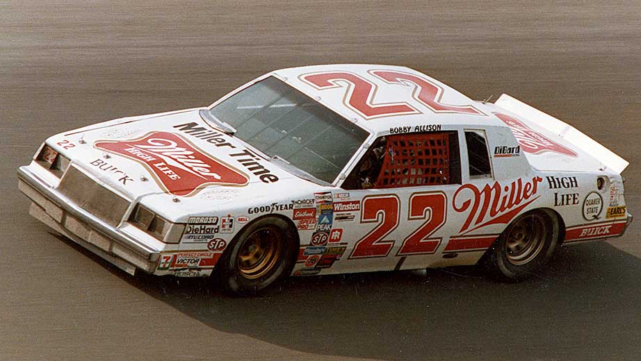chevychevelle48's tweet photo. Bobby Allison took his 77th career win at Pocono in 1983, starting 7th leading 183 laps. #nascar #Win77 https://t.co/Qp0iwUxqxd