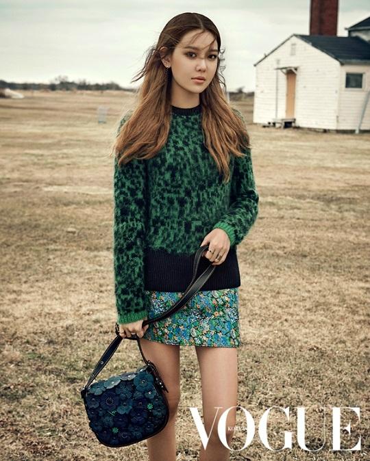 KoreanBeauties's tweet photo. Sooyoung - Vogue April 2016 https://t.co/8Tyc3y1ArK https://t.co/fnjoiFjQkg