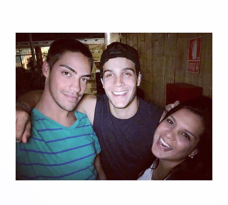 MarioICrew's tweet photo. Lo quedo de los completitos @marioirivarren @GuileVelasquez @ale_vertiz 💛 #friends https://t.co/WNG95uLf0N