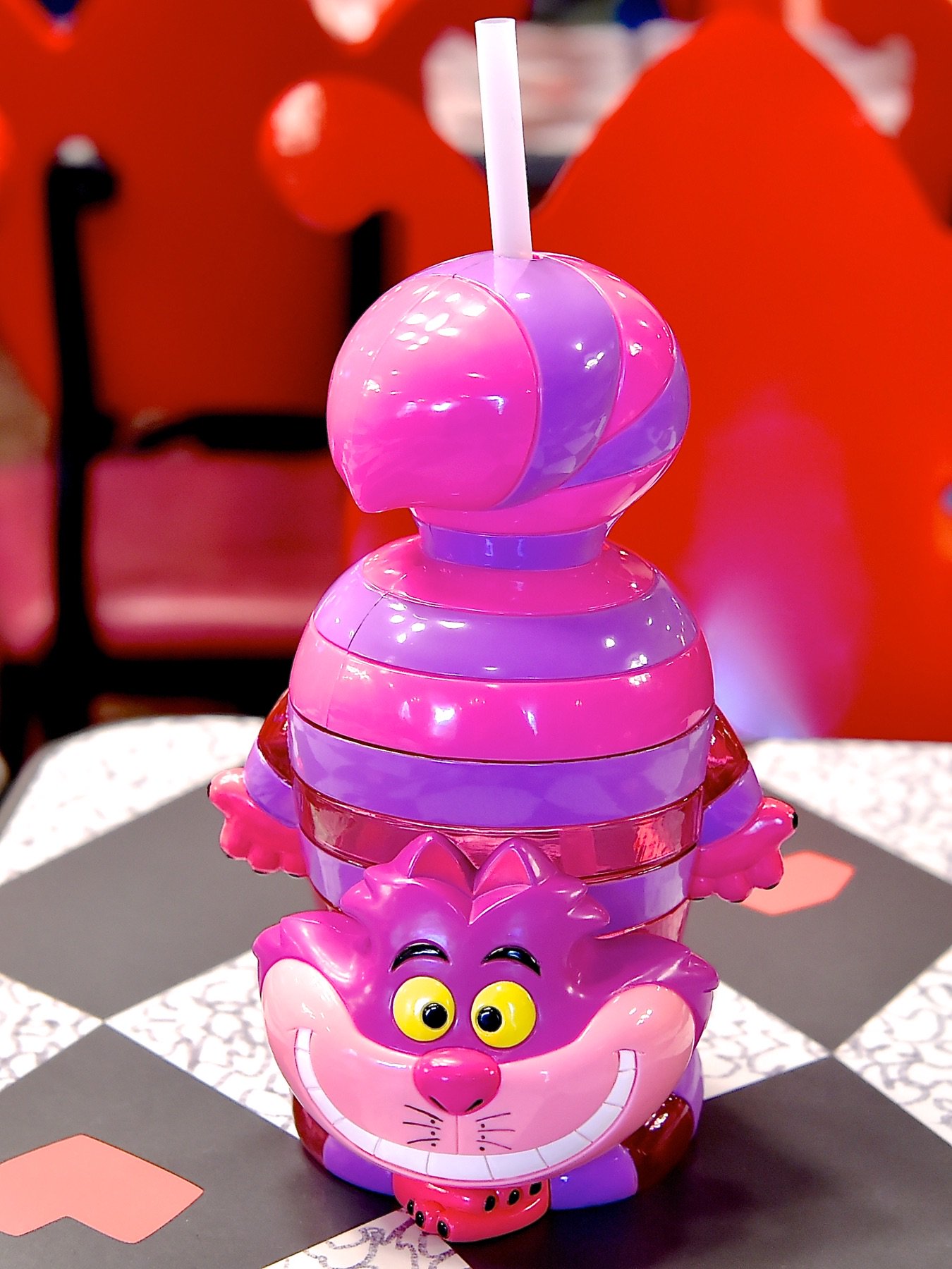 Mezzomikiのディズニーブログ A Twitter クイーン オブ ハートのバンケットホールでチェシャ猫のスーベニアドリンクカップ販売中 価格1000円 冷たい飲み物を選択 T Co Qzcaoccne7 T Co Pdvgk0pczs