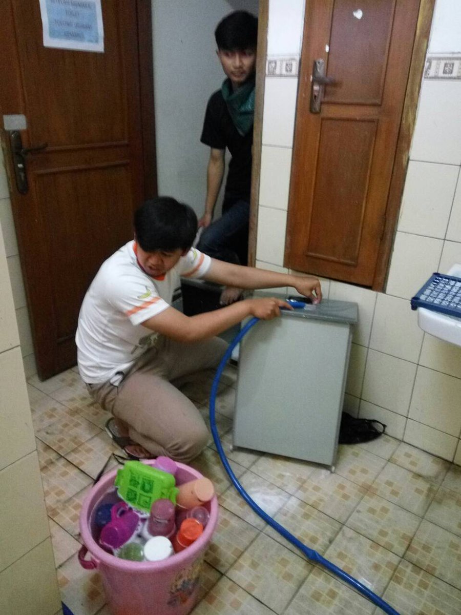 Hari weekend kita dipakai buat bersih-bersih sekre. Kalo kamu??
#bedahsekre #manbis