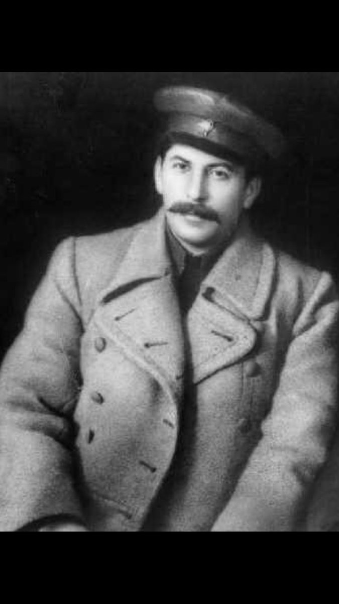 もろち スターリンと岡田准一の違いがわからないai こんな人工知能は嫌だ ちなみに 左がスターリンで右が岡田くん T Co Puu0etmokr