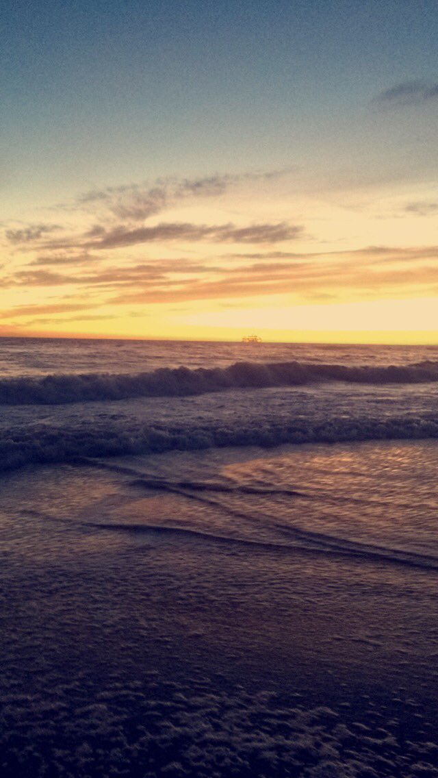 Missing Denver, but it's hard to get tired of this view 😎 #huntingtonbeach #mightstayhere #4ever