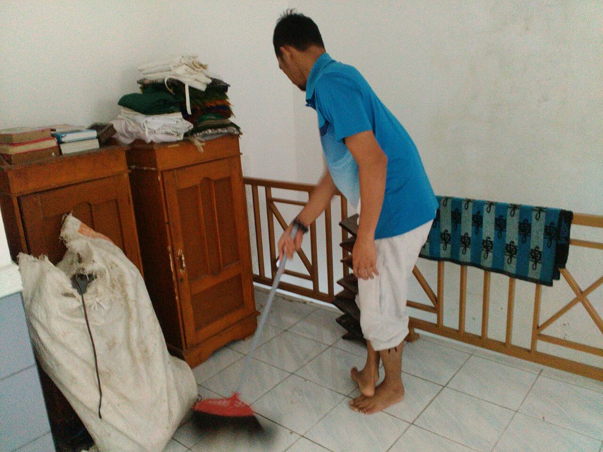 BeberesMasjid's tweet image. 8. Mau ikutan  ? turut berpartisipasi  #bebersihmasjid 
Hub: 08987722814