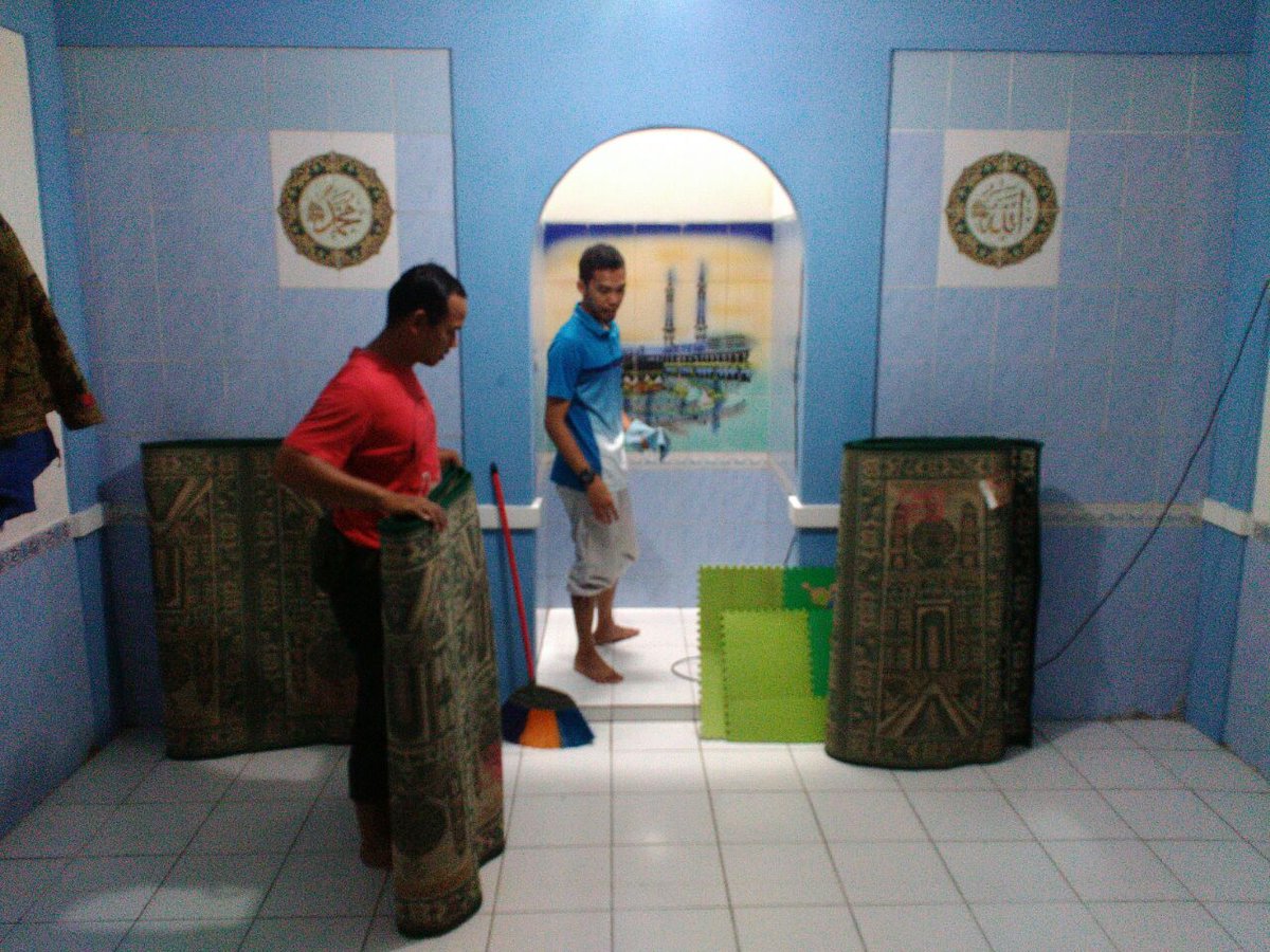 BeberesMasjid's tweet image. 8. Mau ikutan  ? turut berpartisipasi  #bebersihmasjid 
Hub: 08987722814