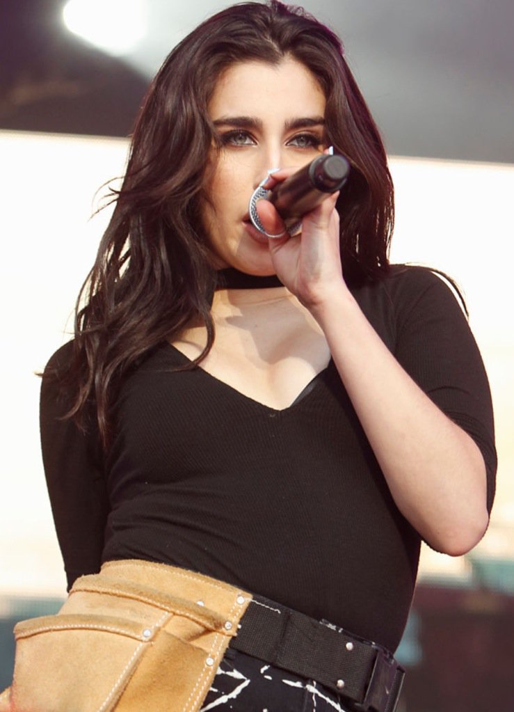 lmjlude's tweet photo. #UptwonFunk #iHeartAwards #BestCover https://t.co/soj0PZqDwT