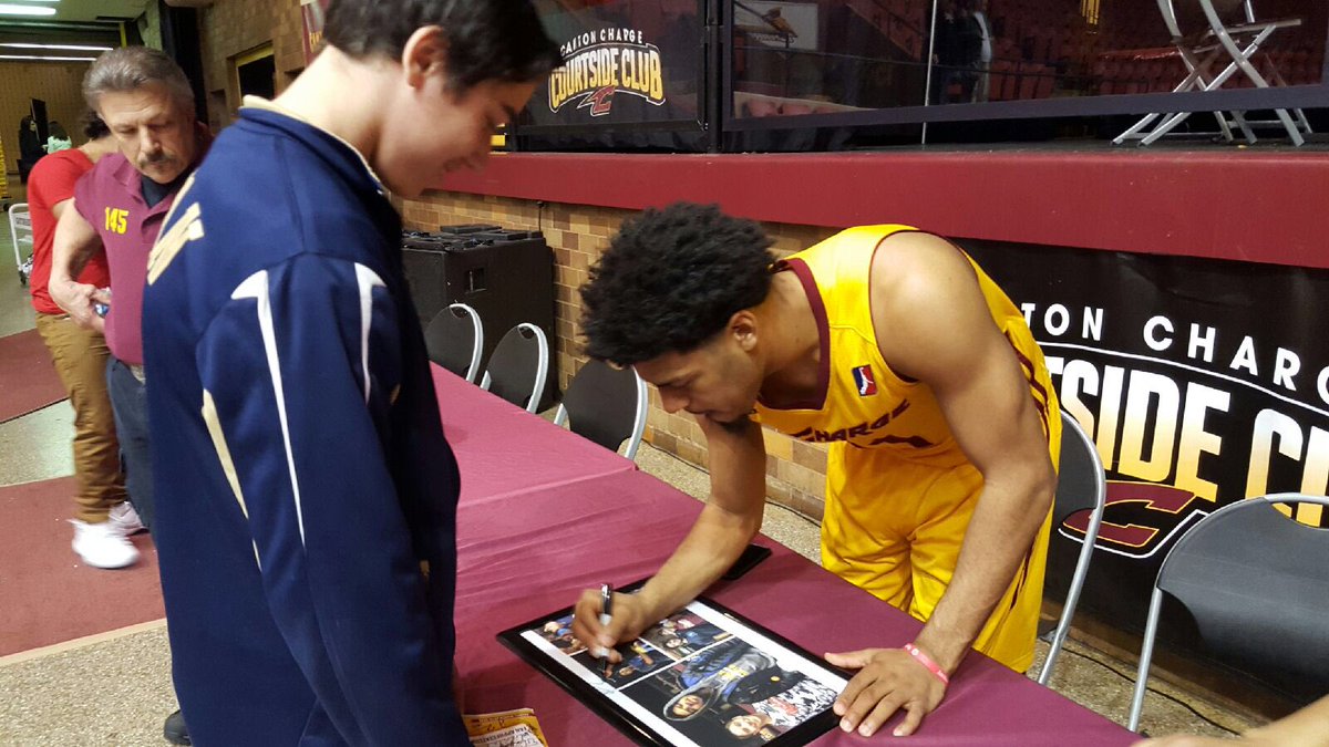 bishopanthony13's tweet photo. my spring break > yours 😏 @QCook323 @CantonCharge @Duke_MBB https://t.co/G86HitBA5P