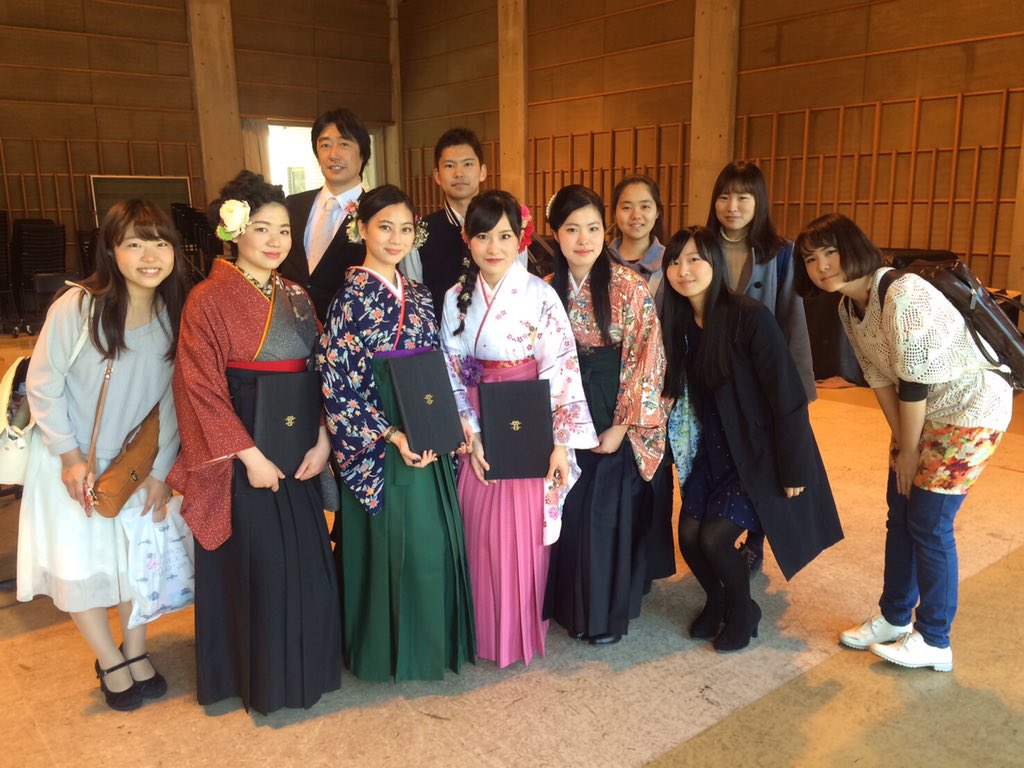 1204Qr's tweet photo. 2016.3.25 無事愛知県立芸術大学を卒業しました🌸書きたいことはいっぱいあるけど、とりあえず同期のみんなが大好き！みんな本当にありがとう😊 https://t.co/OAsU9CSB5a