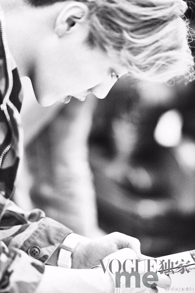 luking0420's tweet photo. [PHOTO] 160326 Vogue Me update with #LuHan #LuHan1stChinaTour Beijing Concert (6) https://t.co/0vIpehRlAl