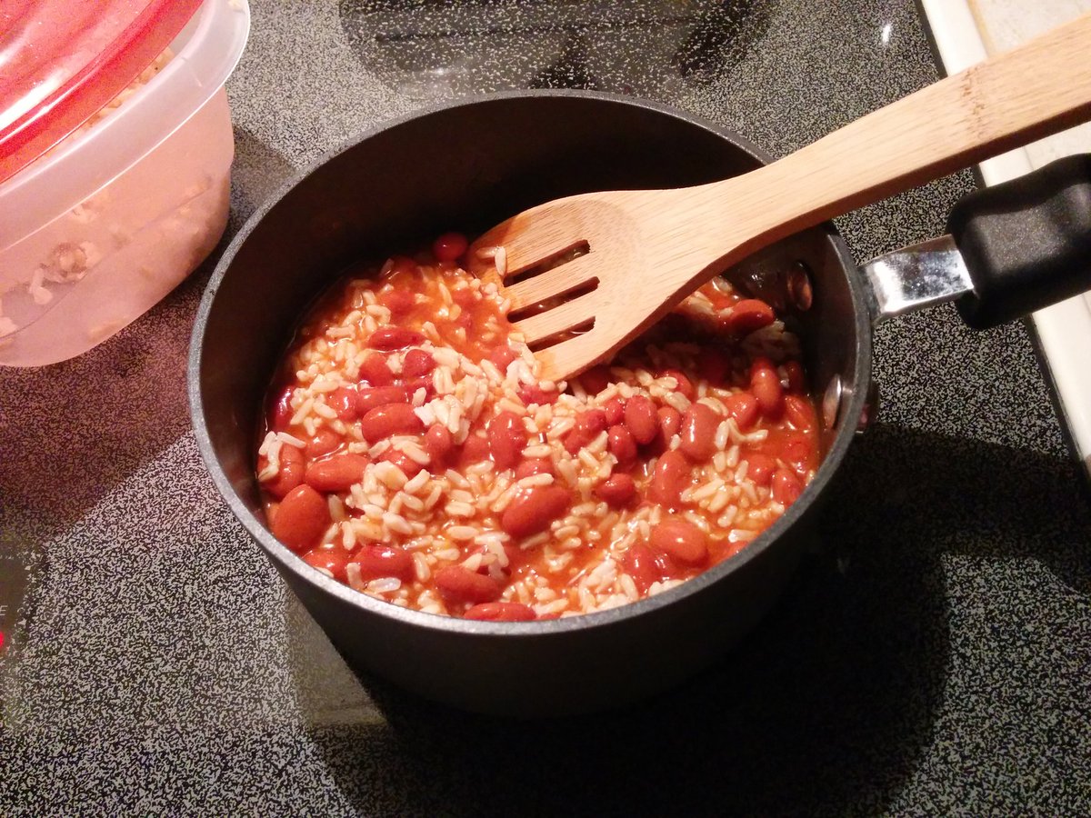 kevashcraft's tweet photo. Take some chili beans, add in some rice, and buddy you got yourself a meal. 

#ItsArrestedDevelopment https://t.co/0rTtwYDPVV