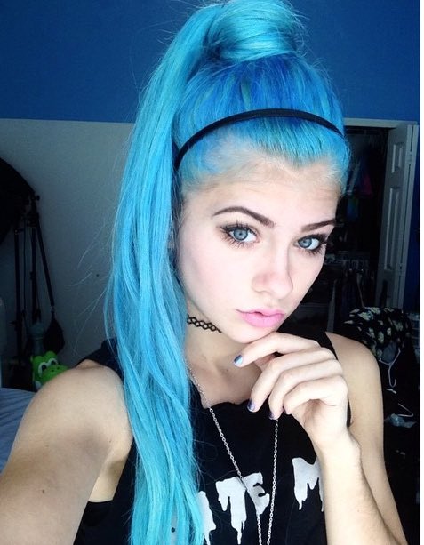hi I'm Shannon and I'm not new to rp/fl just a new account so rt/favs would be lovely !! ily 💙