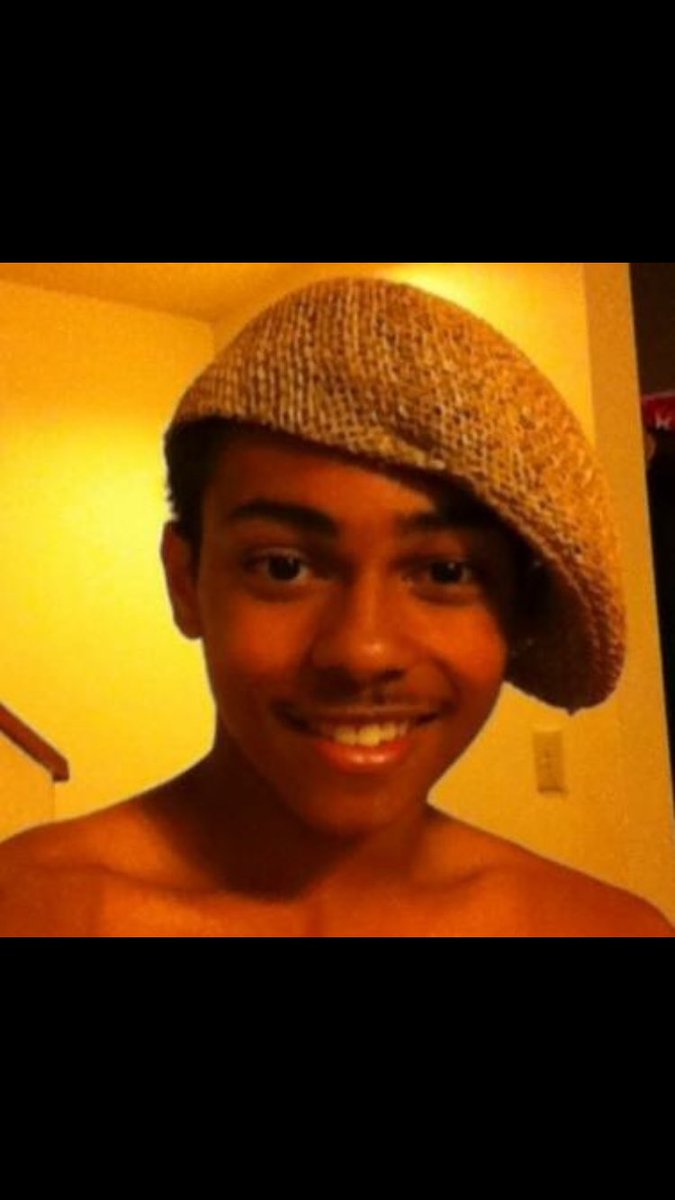 Wegongetchu's tweet photo. WARRANT: This sicko stole his grandpa's favorite hat. Proceed with caution, and contact us immediately #HelpGrandpa https://t.co/nE3fDlsPuS