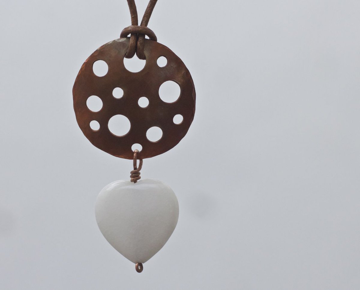 maijajewelry's tweet photo. Copper and white jade heart pendant  https://t.co/c1anO4zyWp  https://t.co/Ae3yzGJuOH #etsymntt #SocialMedia #shopifypicks @MidsHour