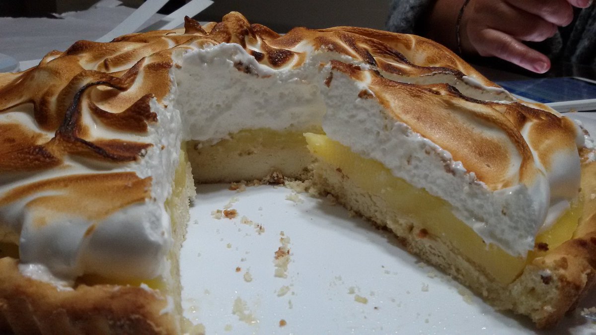 ornepolidori's tweet photo. Tengo ganas de comer algo dulce y de repente aparece mi papá con esto 👇 #GorditaSiempre #ComoMeMima ♡ https://t.co/x2pCgMCKwm