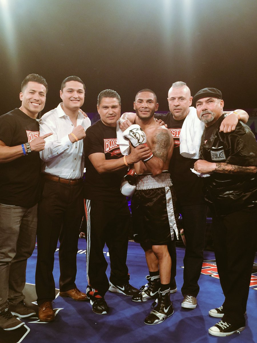 GoldenBoyBoxing's tweet photo. .@AndrewCancio stops Hugo Cazares in the 3rd round 👊🏽💥 #TKO #BoxeoEstelar https://t.co/vREeoeEPwJ