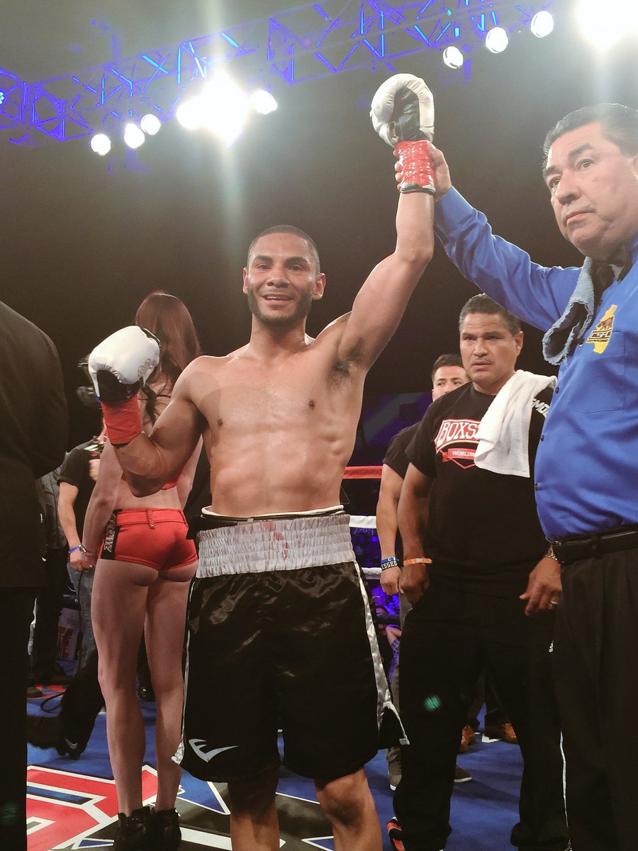 GoldenBoyBoxing's tweet photo. .@AndrewCancio stops Hugo Cazares in the 3rd round 👊🏽💥 #TKO #BoxeoEstelar https://t.co/vREeoeEPwJ