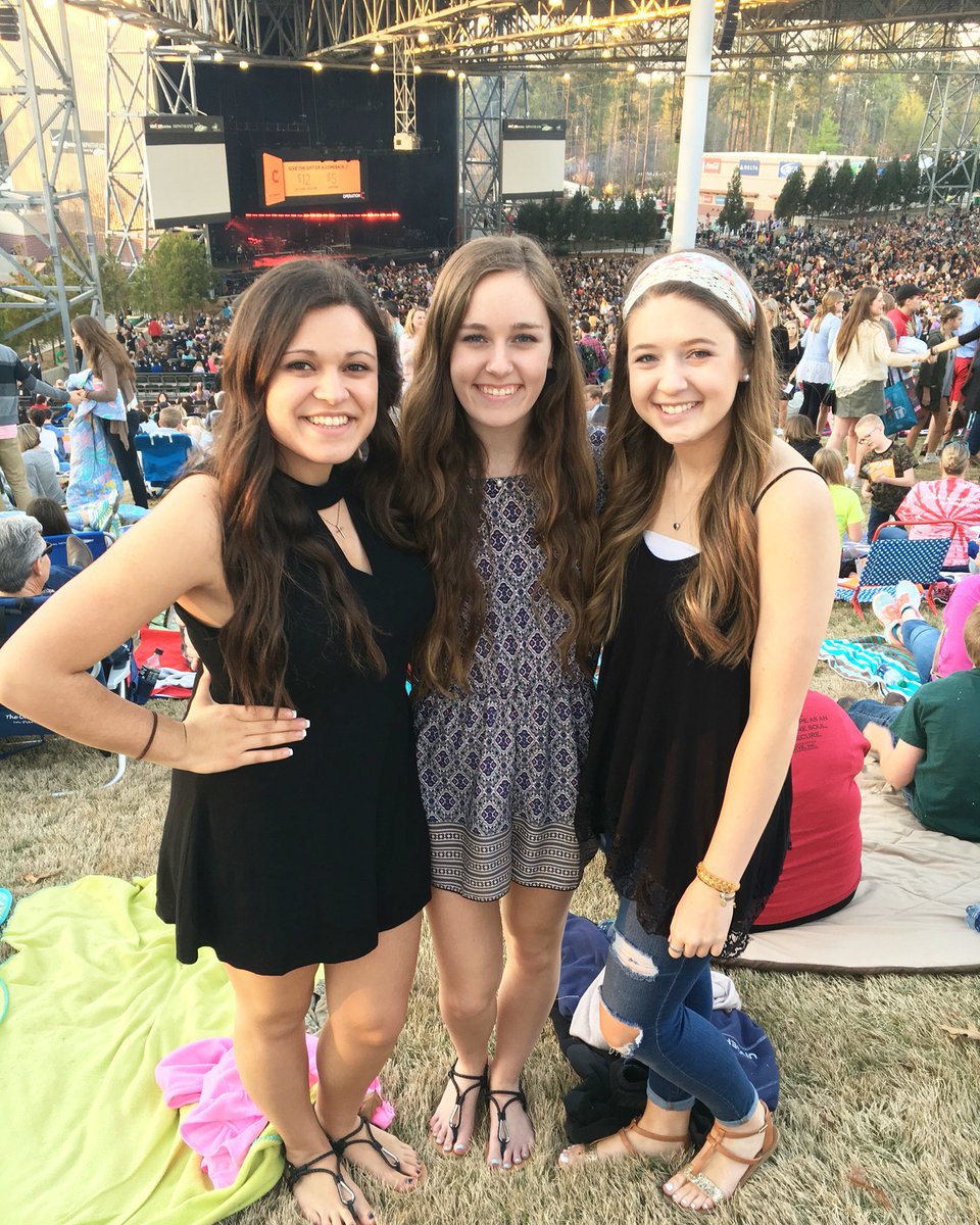 courtneyyrutl's tweet photo. Such a powerful concert worshiping with thousands of people in the Name of Jesus❤️ #GoodFridayConcert https://t.co/gdtgTiax5n
