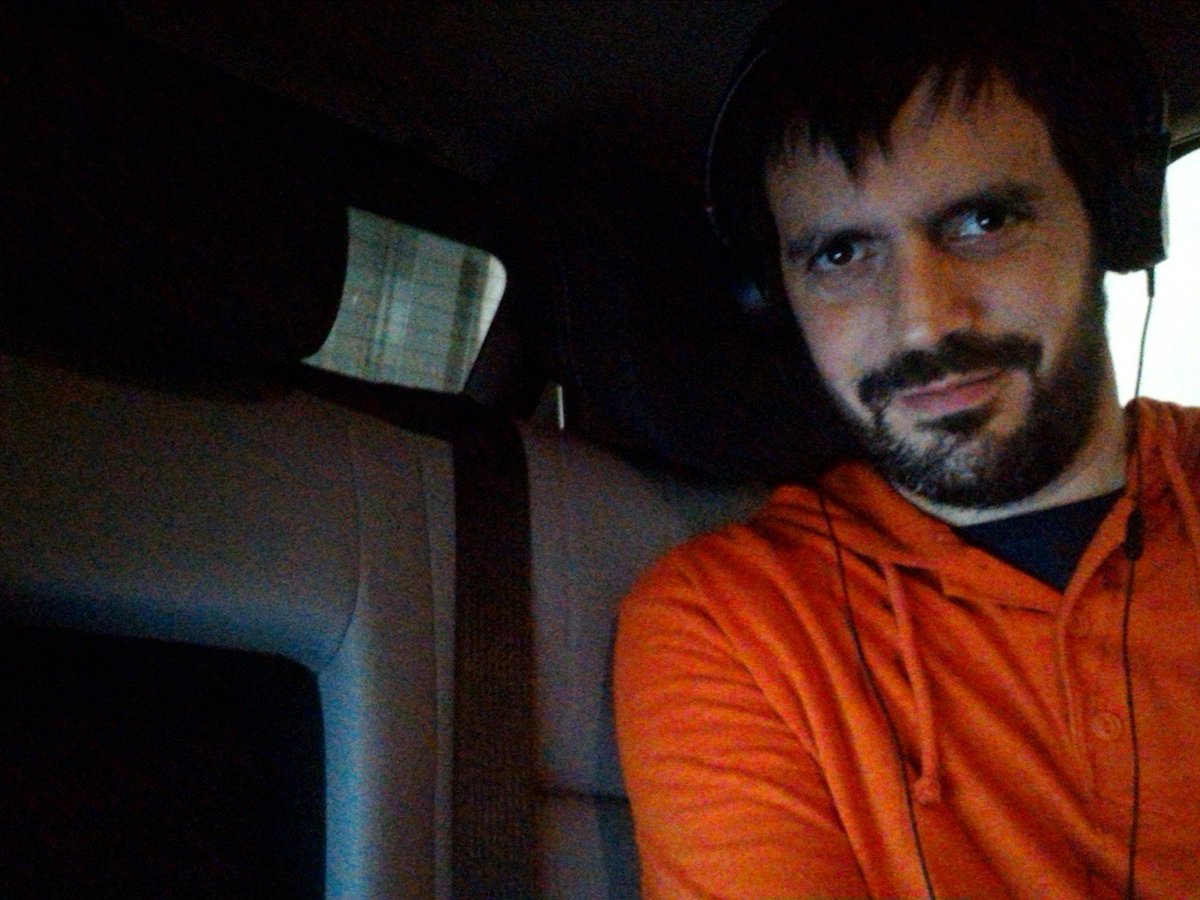 leonardovalente's tweet photo. Hoy salimos en vivo desde los estudios #ChevyTracker para @benditos90 https://t.co/POPRWfEgoD