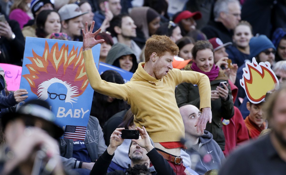 KIRO7Seattle's tweet photo. Are you #FeelingTheBern? This guy sure is.
You can #WatchTheBern here: https://t.co/C0DRMsFnDR
#BernieinSeattle https://t.co/cnFYMbodV7
