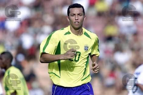 NeneComFas's tweet photo. Que saudade da verdadeira seleção brasileira... https://t.co/G7WVlkWE2f