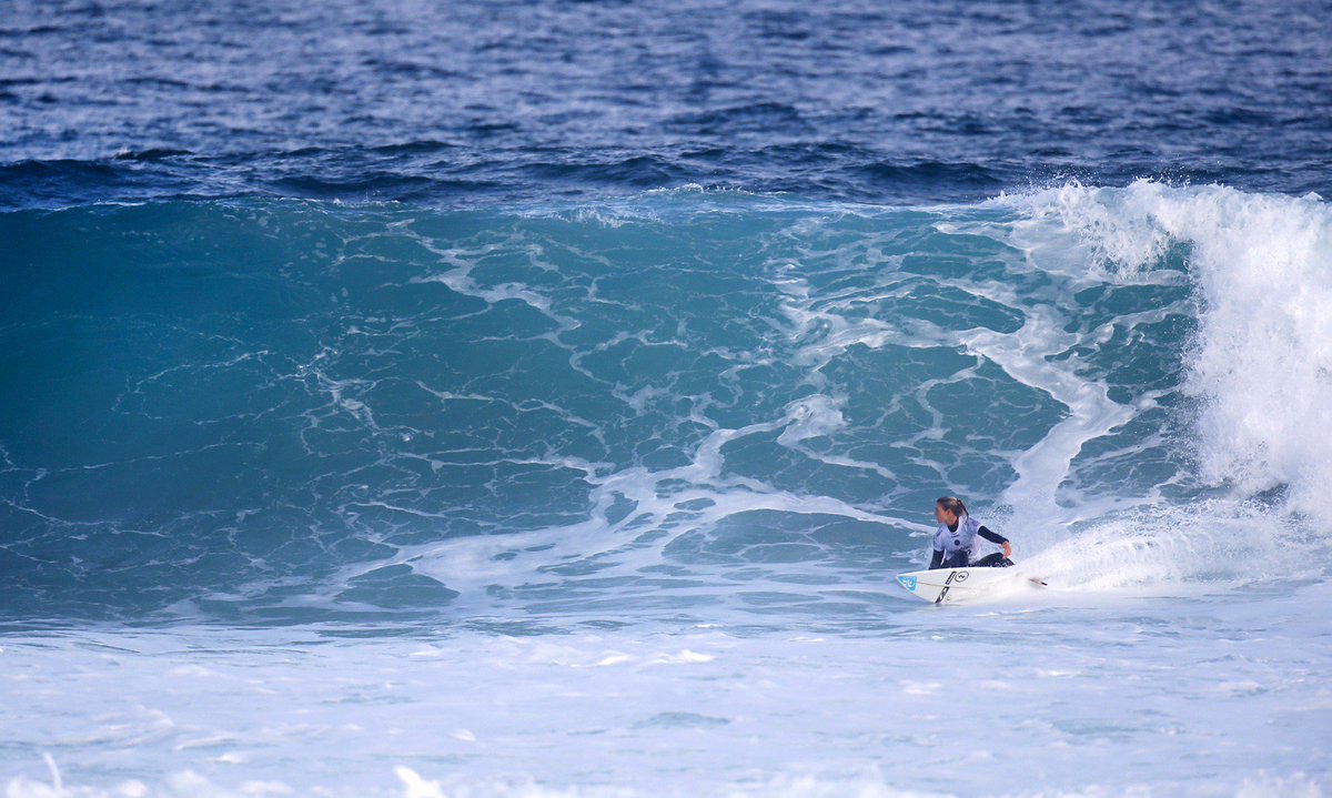 wsl's tweet photo. #KeelyAndrew is up against @bronte_macaulay in #RipCurlPro #BellsBeach Rd 2, Heat 6: https://t.co/S0gAkUuzh1 https://t.co/CFX0eFImSY