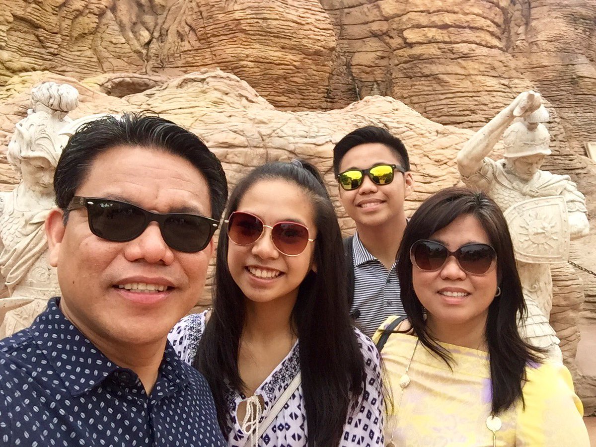 peteryanes's tweet photo. Spending Good Friday at @HolyLandExp. Glory to God! #romansfiveeight #yanesspringbreak16 #springbreak5thstop https://t.co/DhxMyRU6pN
