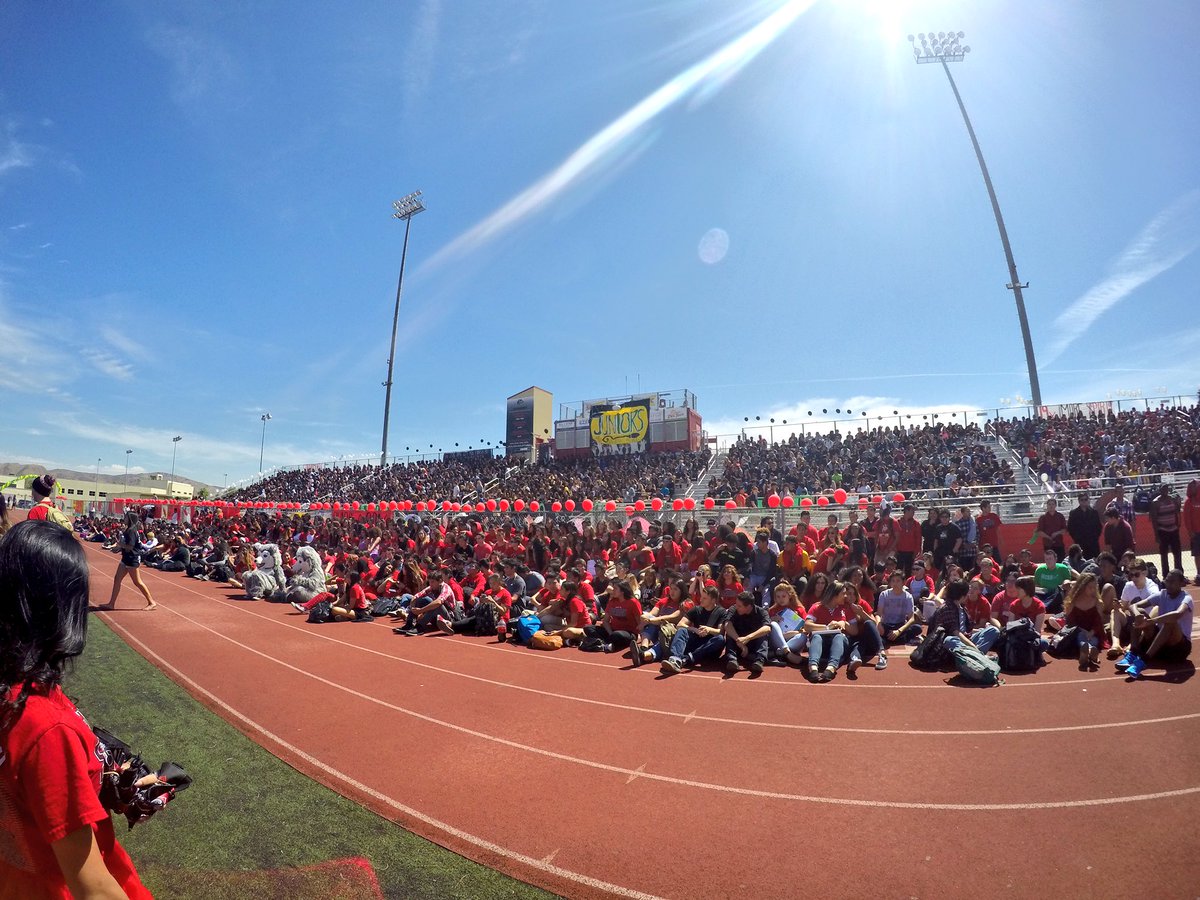 LAST SENIOR ASSEMBLY EVER🐾🐾 #huskysen16rs #seniors #classof2016 #alwaysahusky