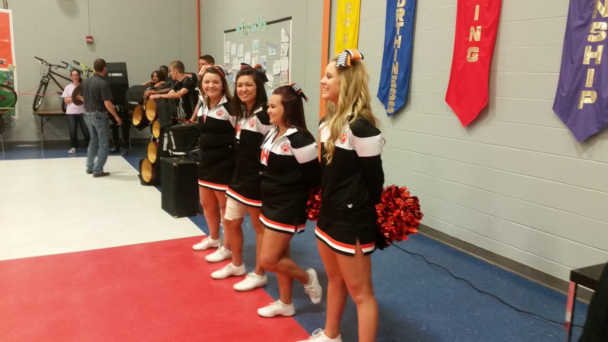 TowerPrincipal's tweet photo. #STAARWarsPepRally2016! @HardinBurk @burkburnettisd https://t.co/i8CVsC4FBP