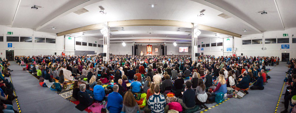 Lama Ole teaching an Easter weekend course on Mahamudra in Kassel , Germany.