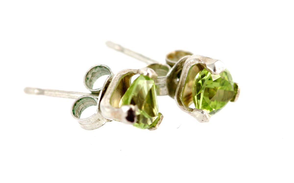 yourgreatfinds's tweet photo. Sterling Silver Green Peridot Stud Earrings https://t.co/x3kkdY6P3G #yourgreatfinds #PiercedPost https://t.co/wPLpTySRXZ
