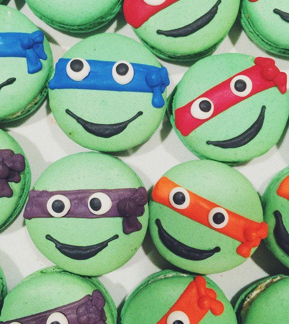 BakeTownHQ's tweet photo. "Ninja Turtle Macarons" baked by Fancy Flavors #BakeTown https://t.co/pUJfgCOvWS https://t.co/6PWMpz4Hhy