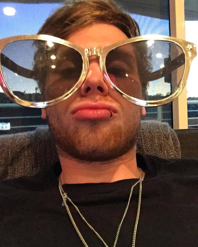 Luke5SOS's tweet photo. Vibes. https://t.co/ulGB2SLOk3