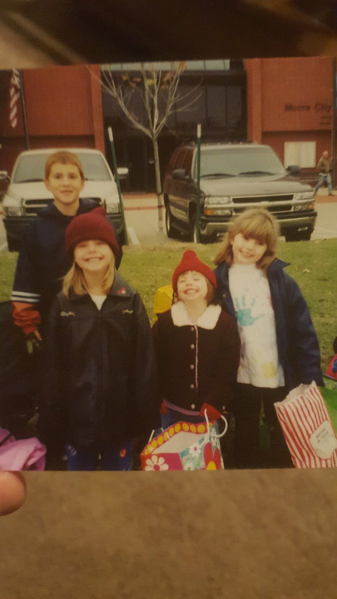 RolliRollison's tweet photo. Days gone by @maegannsloan @Courtnie_LeAnn @_allisonfaith_ https://t.co/1rBanby2cq