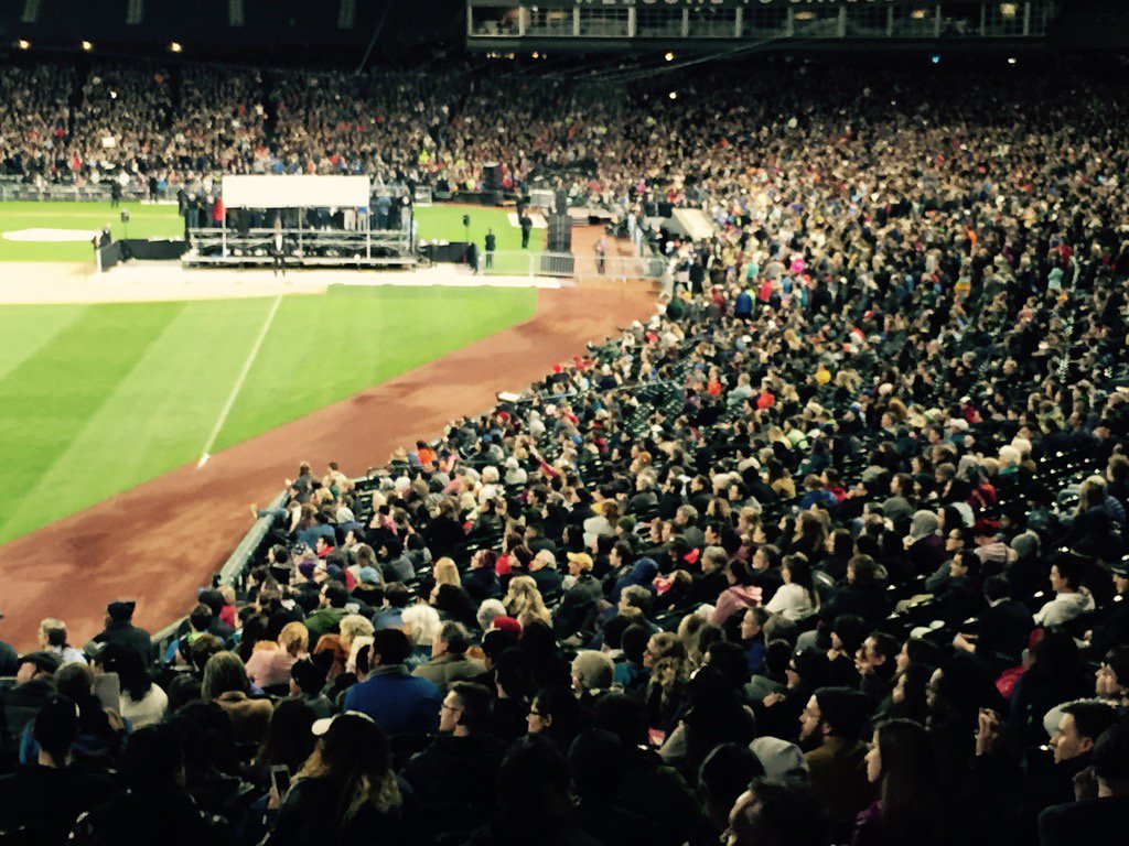 webconnoisseur's tweet photo. Look at that crowd for #BernieSanders can't wait until tomorrow! #SeattleForBernie https://t.co/vDkkHnDbSa