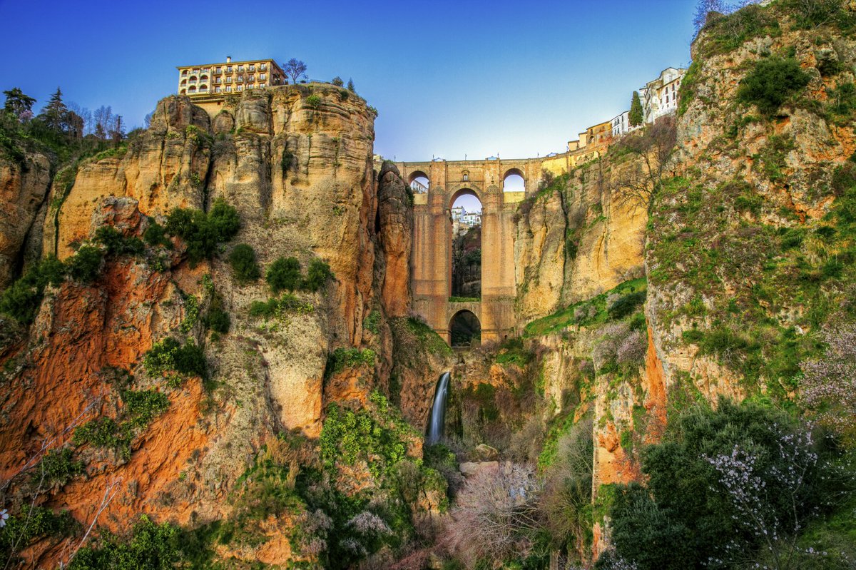 EspanaEnLatam's tweet photo. Las 10 cosas que no te puedes perder de #Ronda
https://t.co/7IYw0VR5DC
via @VacacionesEs 
#malaga #visitspain https://t.co/1TvHFpALuZ