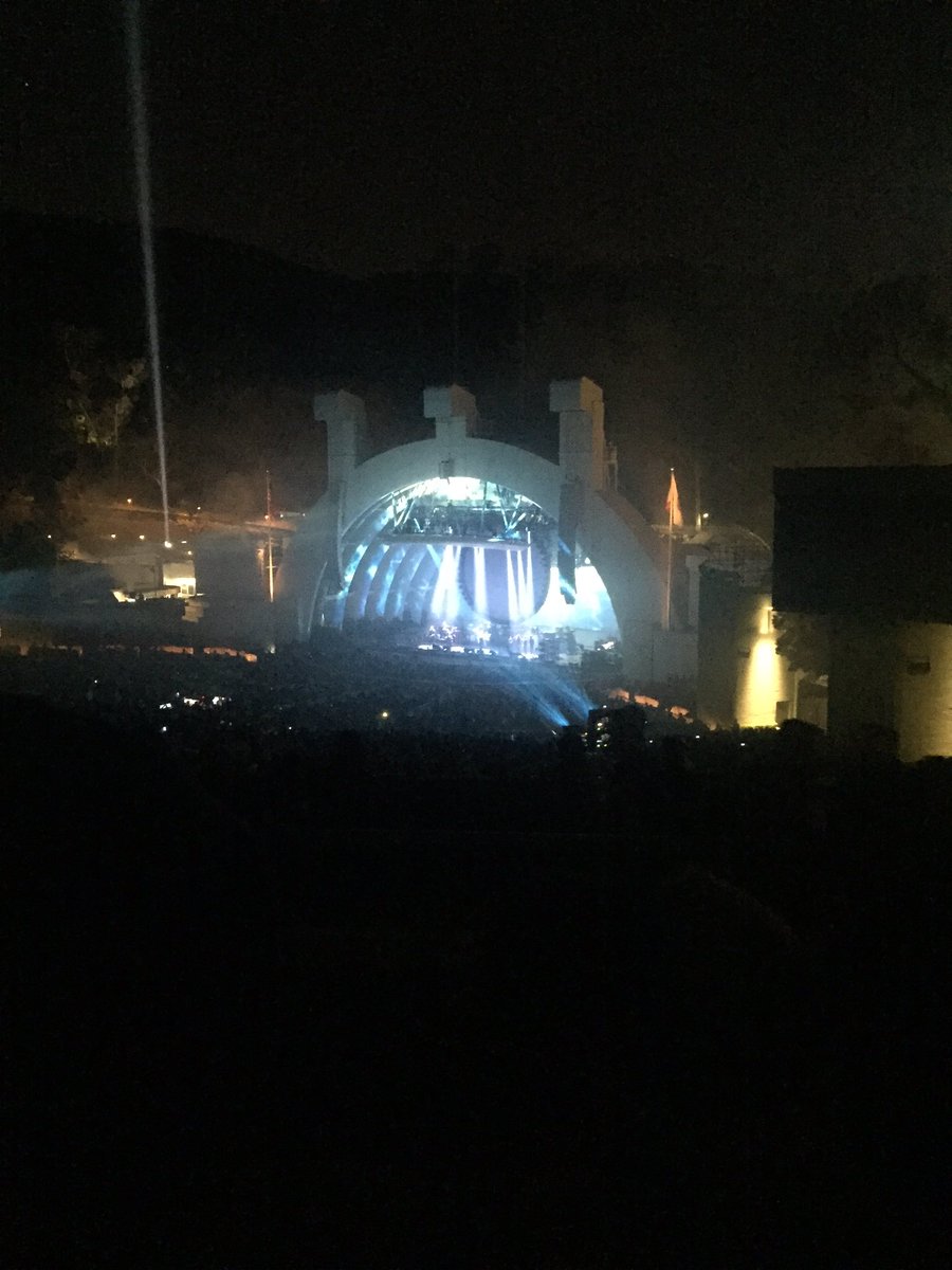 kathatespuppets's tweet photo. Alien abduction with David Gilmour at the Hollywood Bowl https://t.co/BAjjZIG4cQ