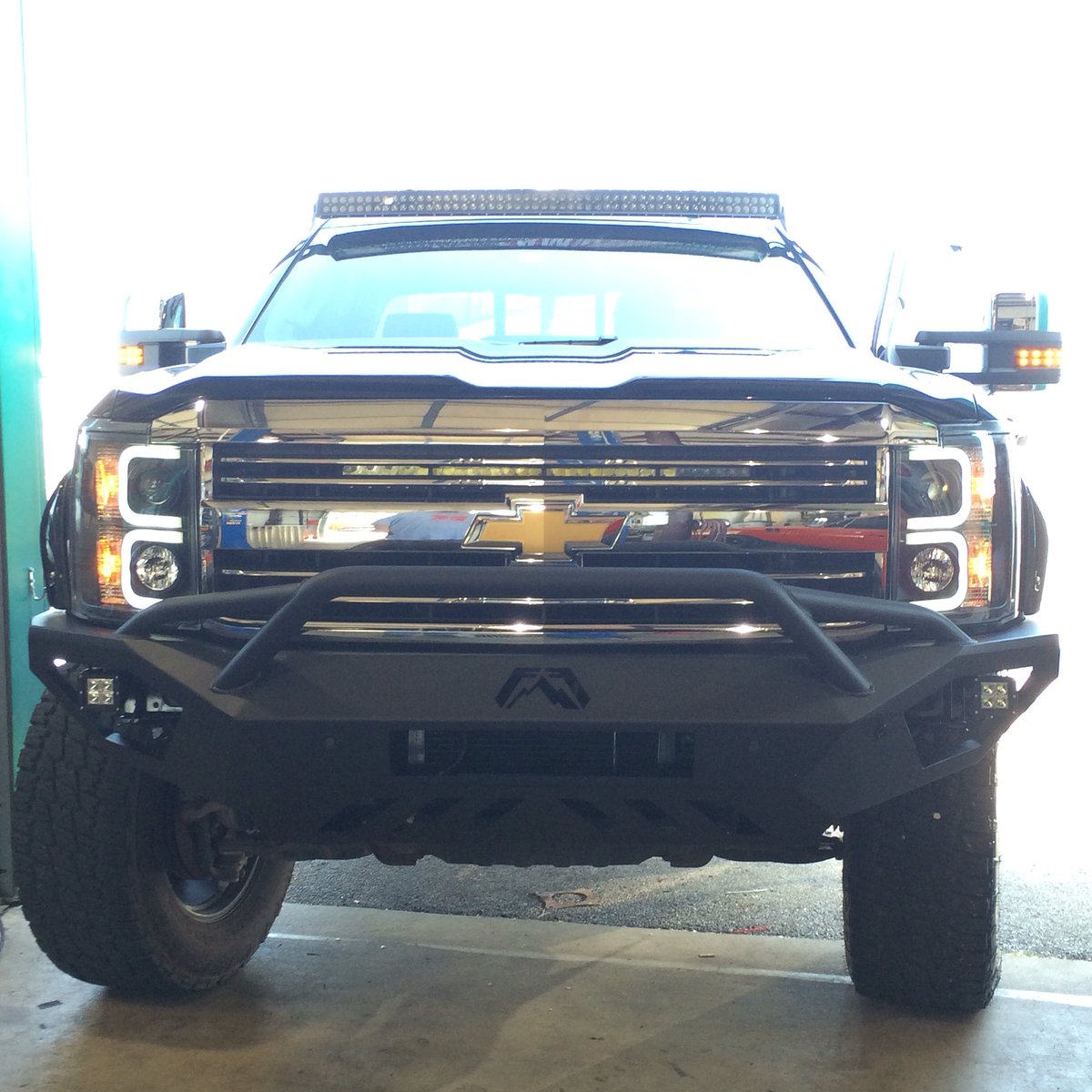 AutoAddictionOk's tweet image. Spyder headlights on 2016 Chevy 2500