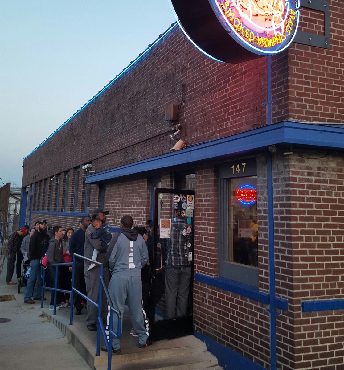 CBQDowntown's tweet photo. Pretty impressive showing for dinner tonight. Thanks to all of our fans and customers @CBQDowntown #ilovememphis https://t.co/obUpy91s9T