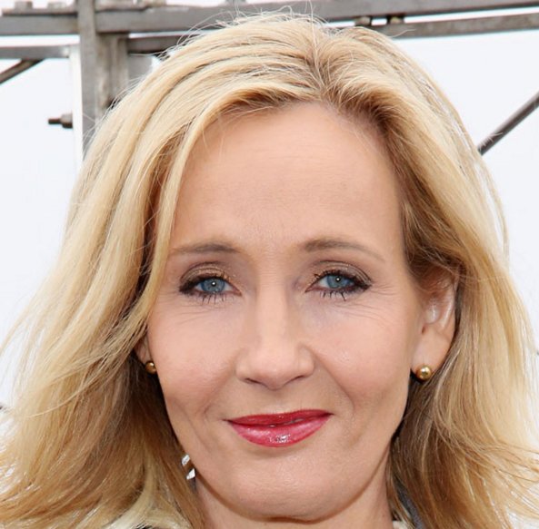 eentertainment's tweet photo. J.K. Rowling shares two of her rejection letters ''for inspiration, not revenge.'' https://t.co/h2apyCpxrF https://t.co/c1RKsnnaO9