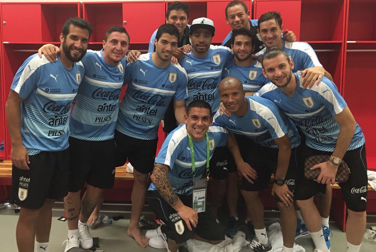LuisSuarez9's tweet photo. Vamos banda vamos !!! Gran esfuerzo de todos... Ahora a descansar y pensar en lo que viene...Arriba Uruguay !!💪💪💪 https://t.co/ydvzKeVCg4