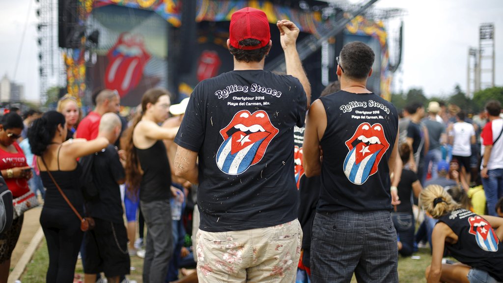 dw_russian's tweet image. Rolling Stones сыграли на Кубе! Собрали как минимум 200 тысяч человек bit.ly/25p4n9n