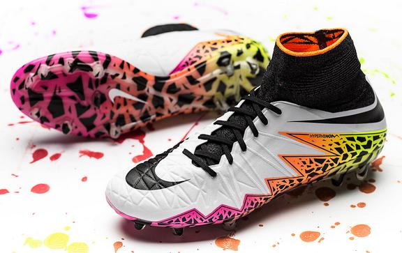NIKE ハイパーヴェノムファントム2 ピンク、オレンジ、イエローの