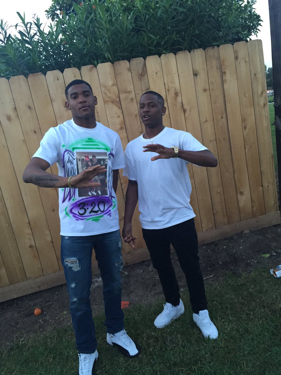 Loosecannon1k's tweet photo. #YEAH5 me & brudda 3:20๐๐ฝ๐ผ๐ฝ๐ https://t.co/iJhjodrUj5