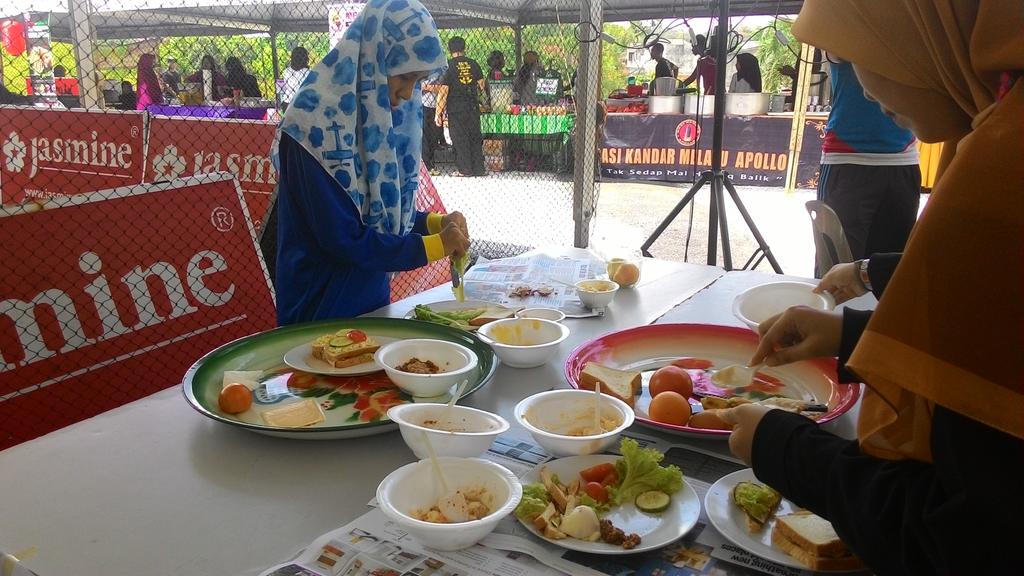 ABC_ukm's tweet photo. Yummm yumm nampak sedap jea sandwich yg depa buat.! 😘🎊🎈🎋🎁 #youmasakirasa #abc16 #kab #ukmpride
@UKMtwt https://t.co/Z8y7amHAUB