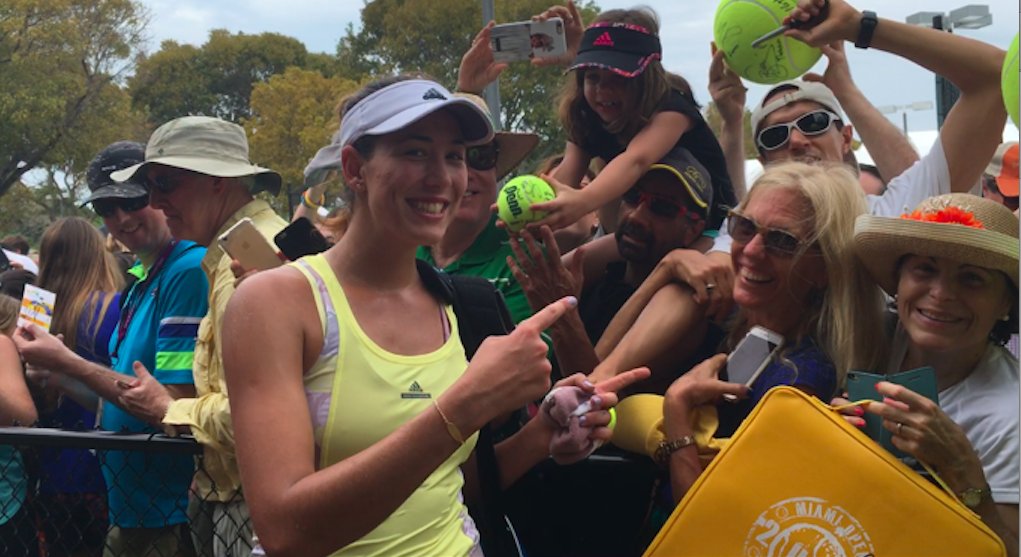 GarbiMuguruza's tweet photo. Gracias por el apoyo de hoy. ENOOORME!! Thanks for the support today...HUUUGE! #BestFansMyFans @MiamiOpen https://t.co/YEKX5TCr1v