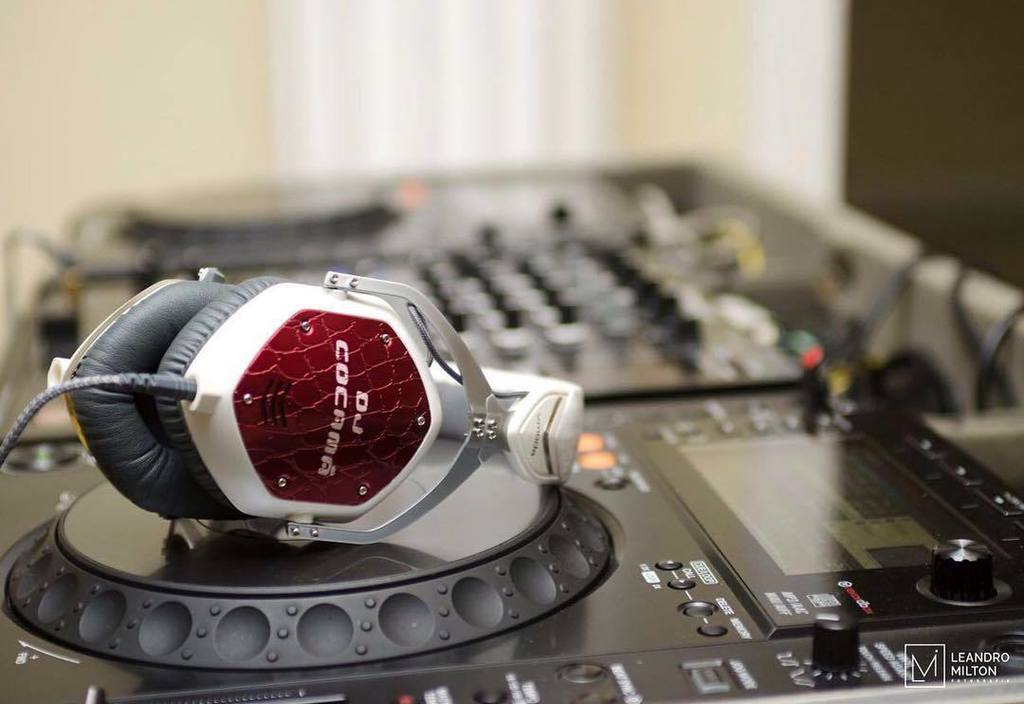 RubyAarciniega's tweet image. Vem comigo o som não pode parar solta Dj Cocamá #djcocama #funk #errejota #festas #show #musica #dj #vmoda foto @le…