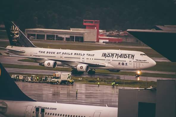 enfim chegou, quando o avião pousou foi pura emoção, só mesmo quem é fã ira entender .
Iron Maiden Ed Force One