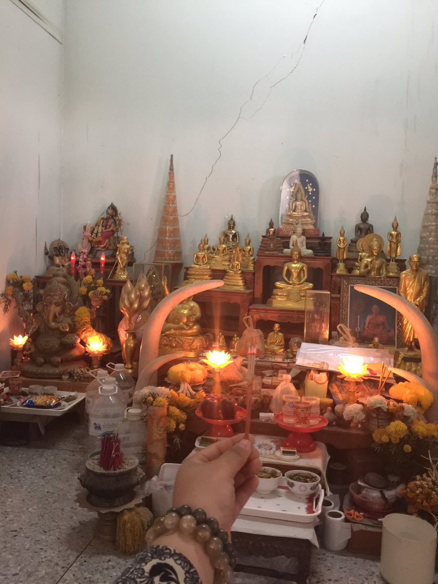 i_like_sexphone's tweet photo. Pray, 🙏🙏💕💕🙏🙏 #เฮง #รวย #สวย #เก่ง #pray #better #thailand #home #samutprakarn #bangbo https://t.co/G4hYSAoyHK