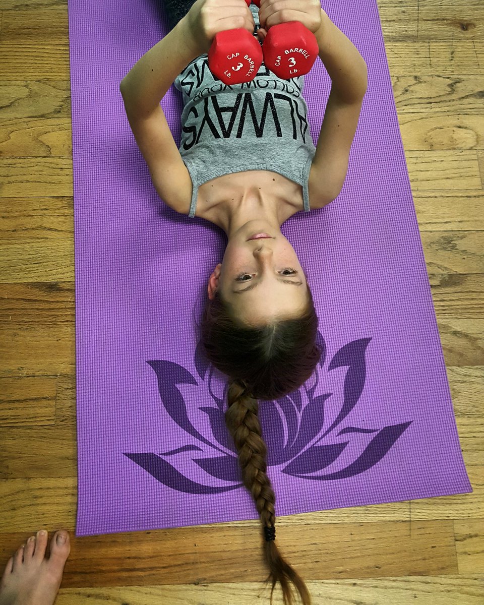 Studio29Dance's tweet photo. On Fridays we get STRONG! #braidfordays #movingfromcenter #workyourcore #dreamitdoit https://t.co/IGEQJAyeYY